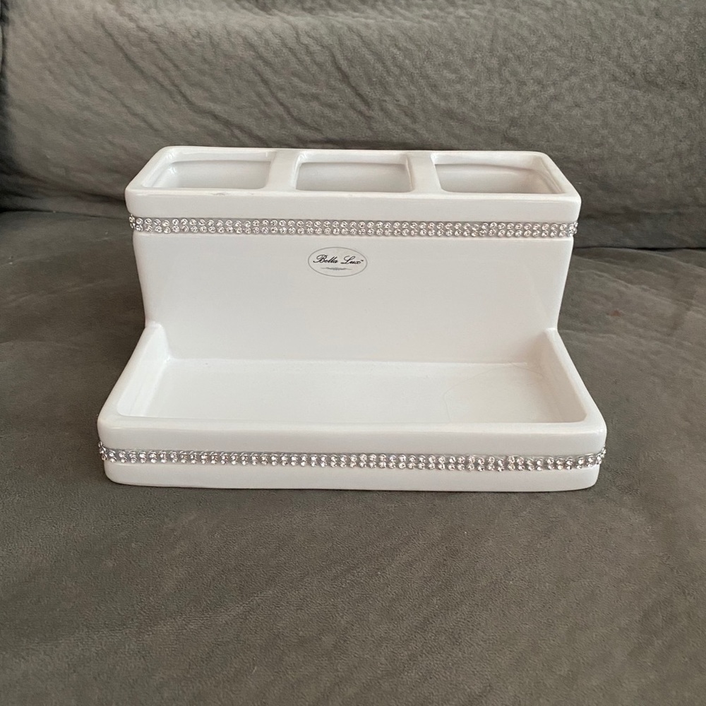 Bella lux bathroom organizer